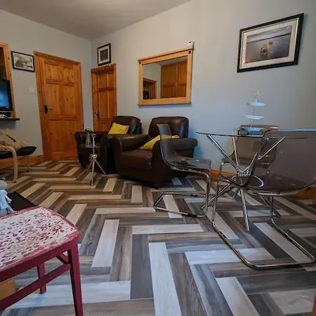 Le Petit Cottage, Family Friendly Coastal Getaway