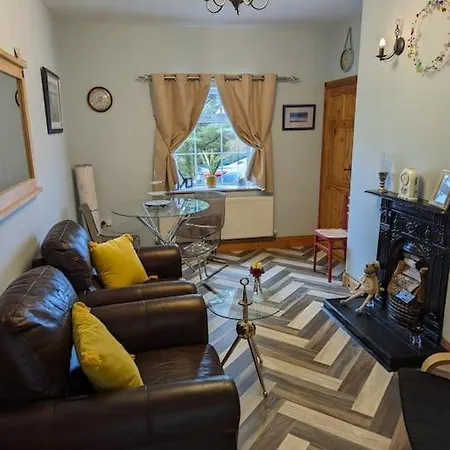 Le Petit Cottage, Family Friendly Coastal Getaway
