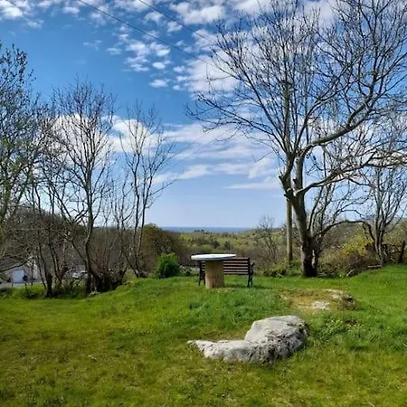 Le Petit Cottage, Family Friendly Coastal Getaway