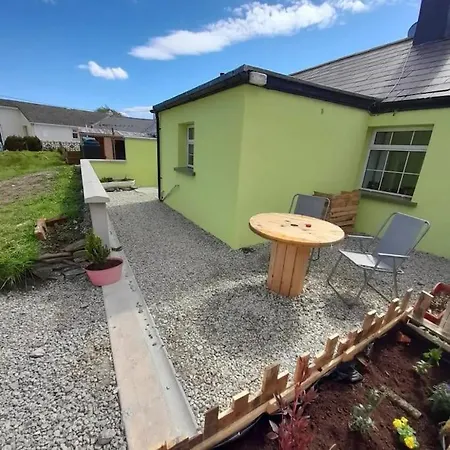 Le Petit Cottage, Family Friendly Coastal Getaway * Killybegs