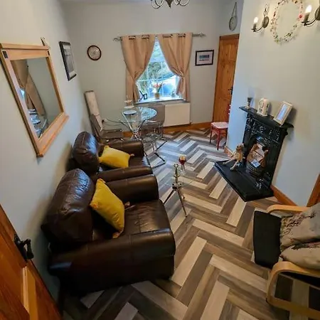Ferienhaus Le Petit Cottage, Family Friendly Coastal Getaway