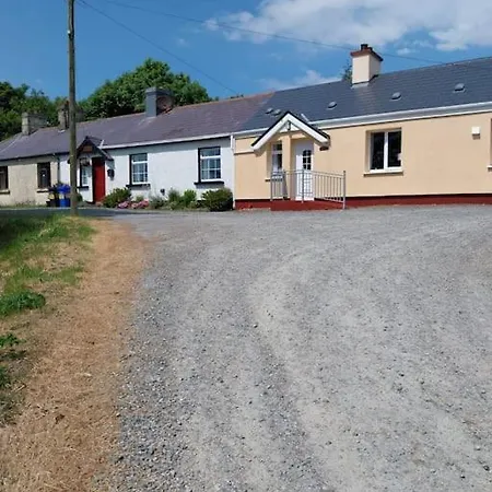 Le Petit Cottage, Family Friendly Coastal Getaway * Killybegs